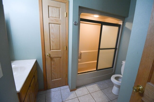 Building Photo - Beautifully updated home in prime downtown location!