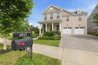 Building Photo - Luxury Executive Living in Sought-After Franklin Community