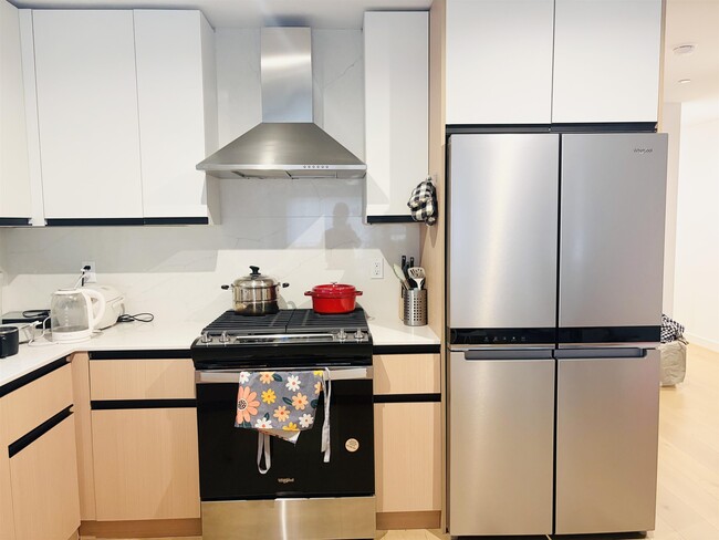 Building Photo - 211 70th St