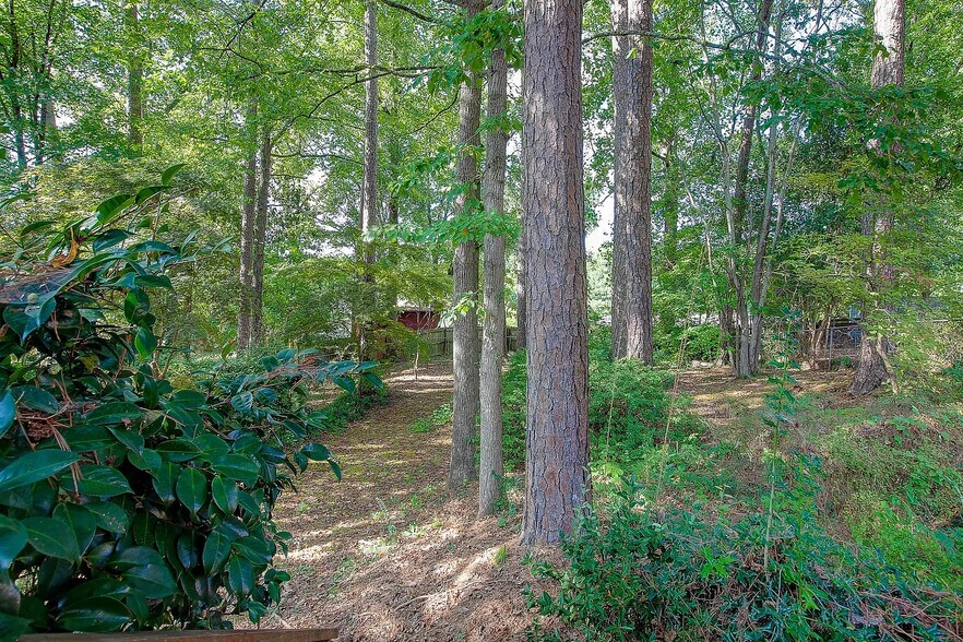 Building Photo - Room in House on Cooper Lake Rd SE