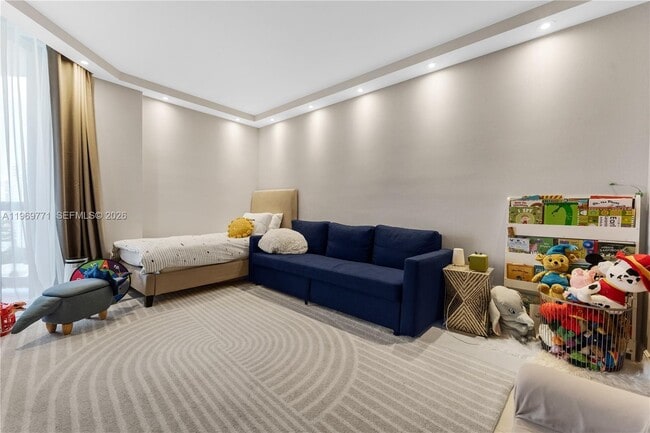 Building Photo - 20191 E Country Club Dr