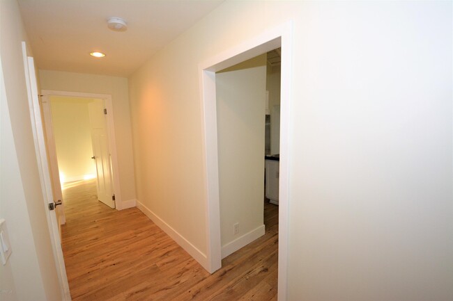 Building Photo - 2884 Crescent Way