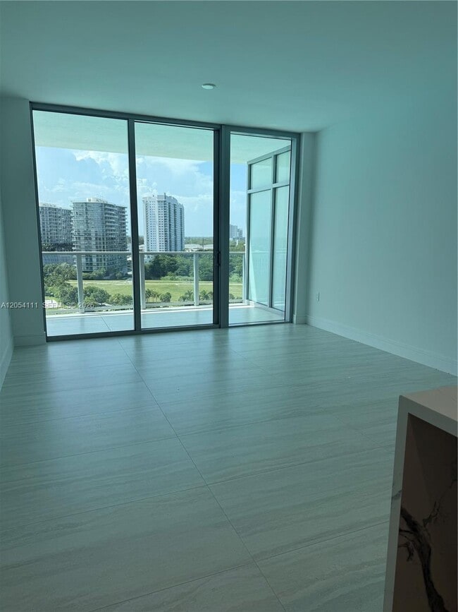 Building Photo - 2411 Laguna Cir