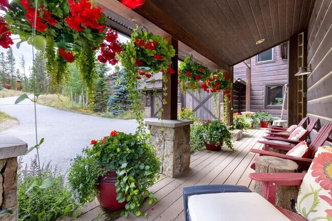 Building Photo - 195 Marks Ln