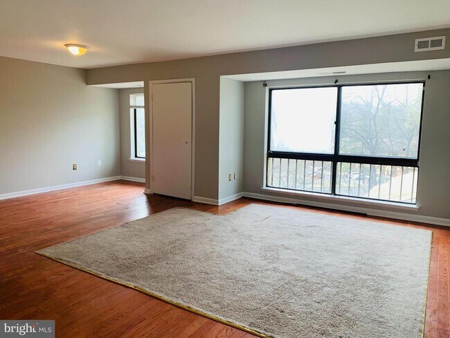 Building Photo - 8875 Tamebird Ct