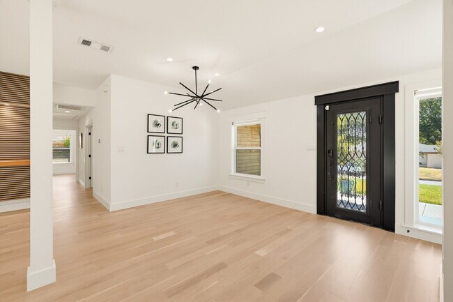 Building Photo - Modern Preston Hollow-Area Home with Resort-Style Services