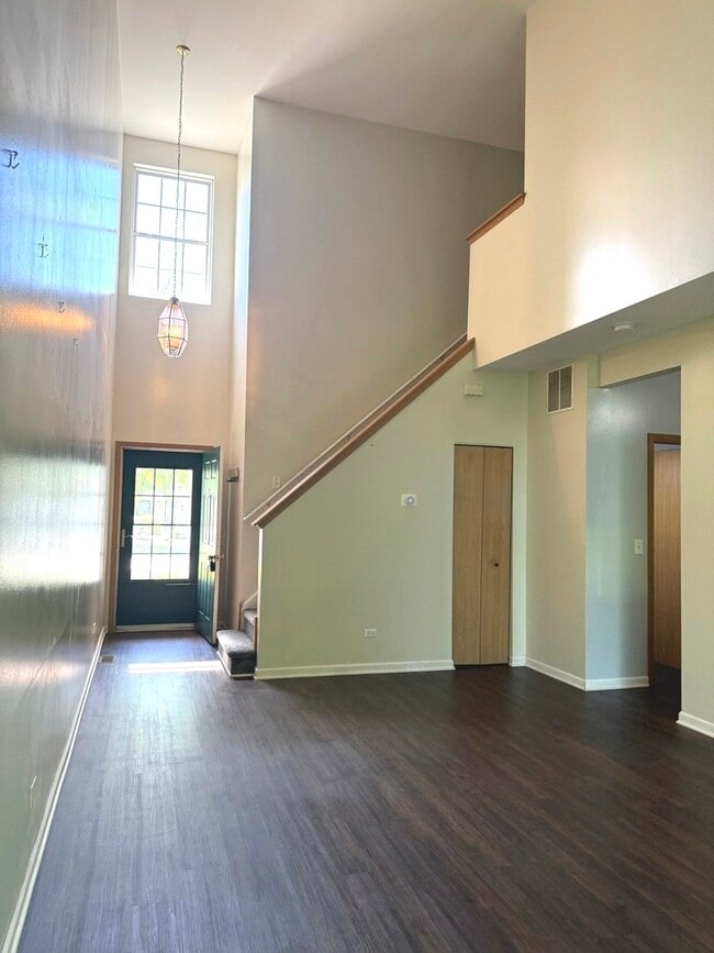 Building Photo - 4013 Oak Tree Ln