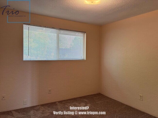 Building Photo - 1010 Satre St