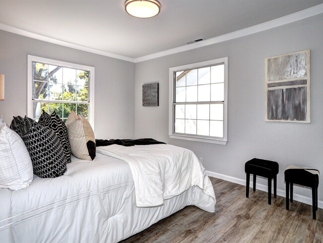 Building Photo - 1545 Walnut Grove Ave