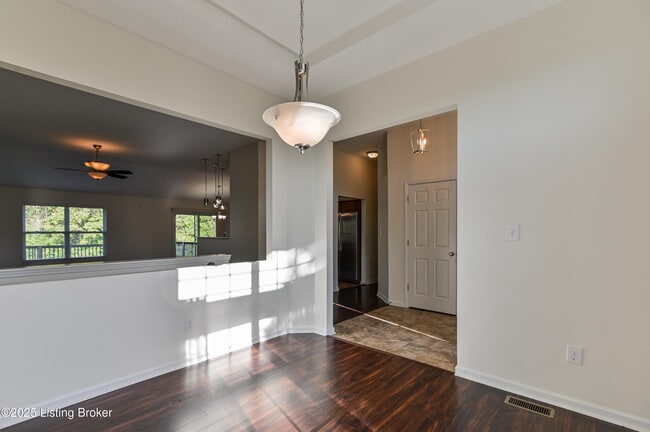 Building Photo - 220 Rockcrest Way