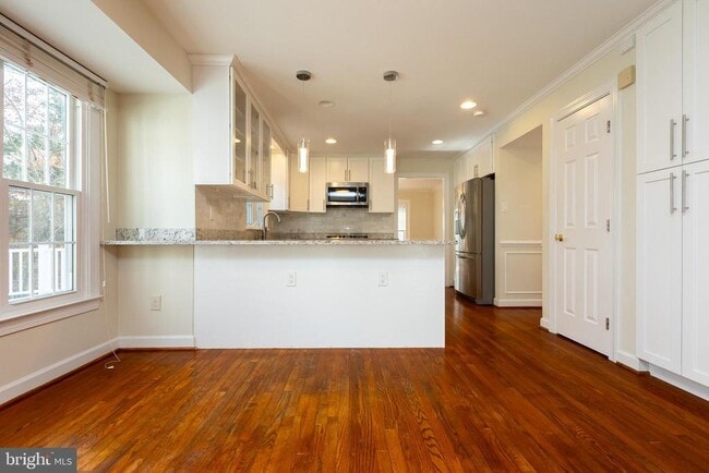 Building Photo - 14209 Floral Park Dr