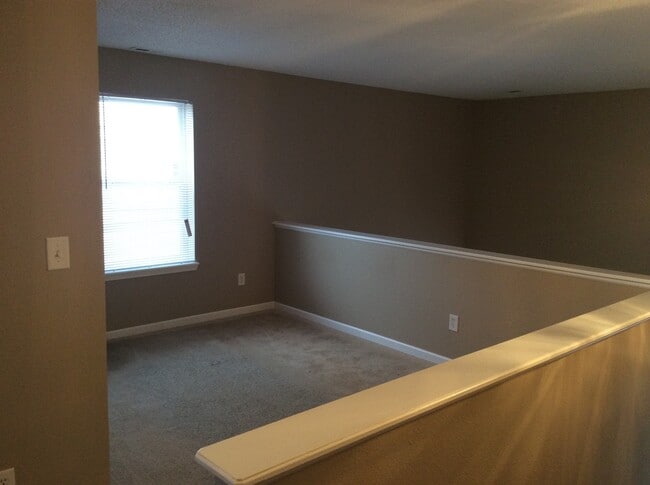 Building Photo - Avon - 3 BR home with loft
