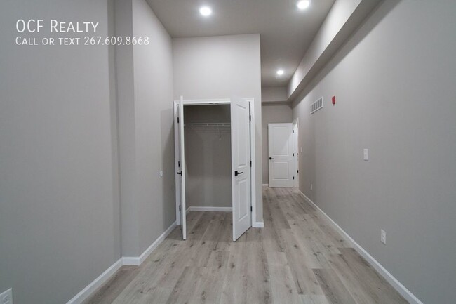 Building Photo - Modern Brewerytown Two Bedroom / Two Bathr...