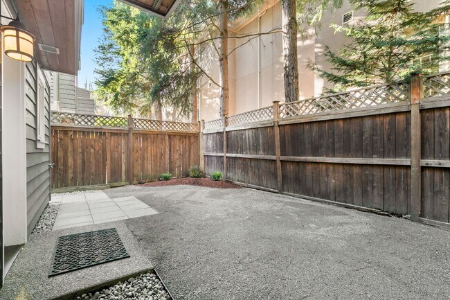 Building Photo - Stunning Capitol Hill Townhome in Prime Seattle Location – 3BR / 3BA Available June 7
