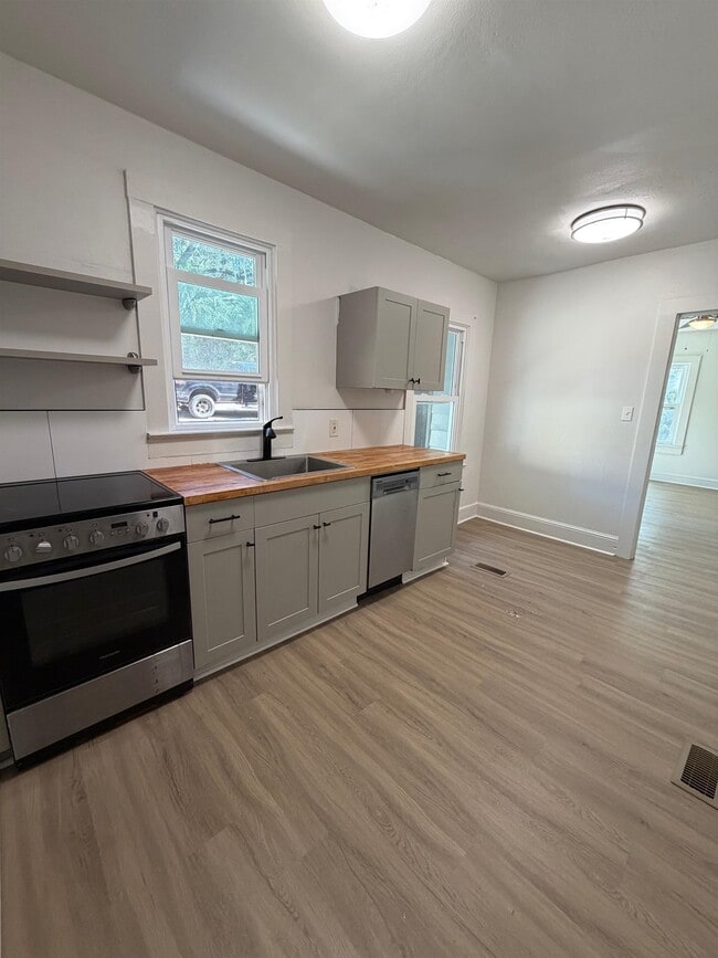 Building Photo - 1418 Jackson St