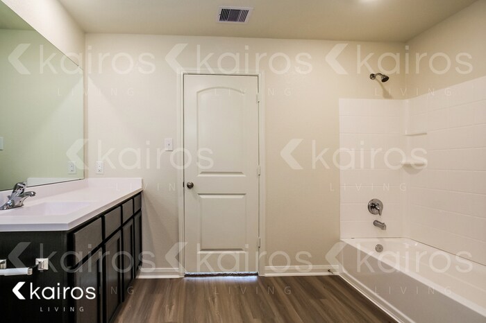 Building Photo - 5906 Sapphire Lagoon Rd