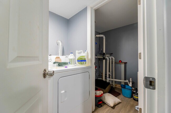 Building Photo - 6745 W 59th St
