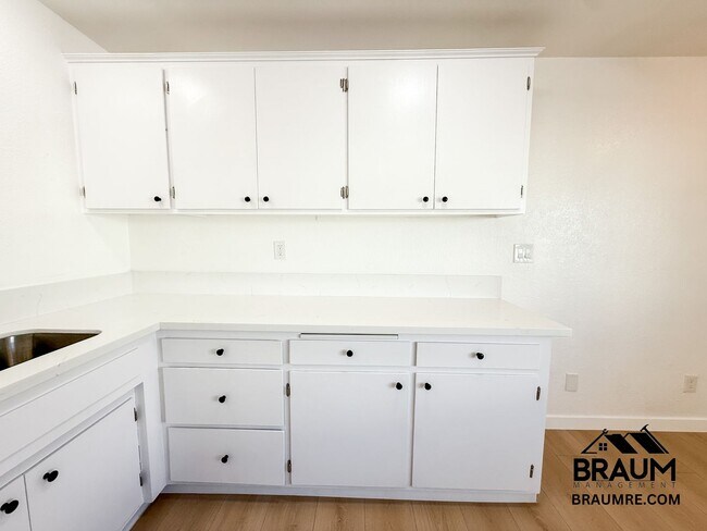 Building Photo - 4636 Laurel Canyon Blvd