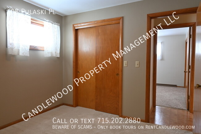 Building Photo - Pet Friendly 3 Bedroom Single Family Home ...