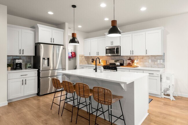 Building Photo - Newer Construction 4 Bedroom Home at Pleas...