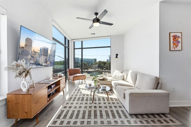 Building Photo - 2220 Webberville Rd