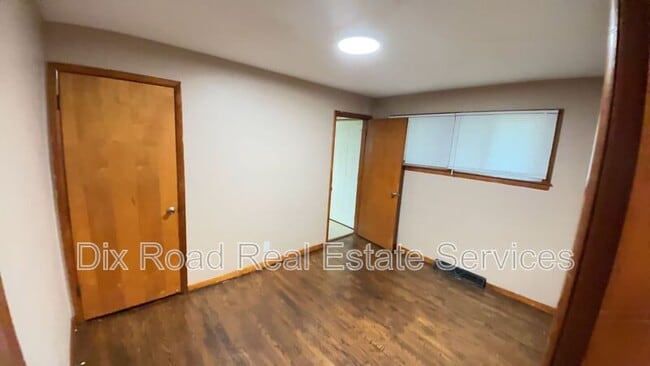 Building Photo - 677 Mark Ave