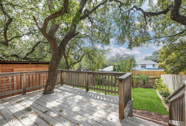 Building Photo - Modern Elegance: 3-Bedroom Townhome with Wood Flooring, Shaded Deck, and Inclusive Amenities