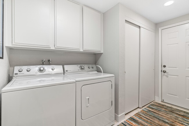 Building Photo - 39 Maximo Way