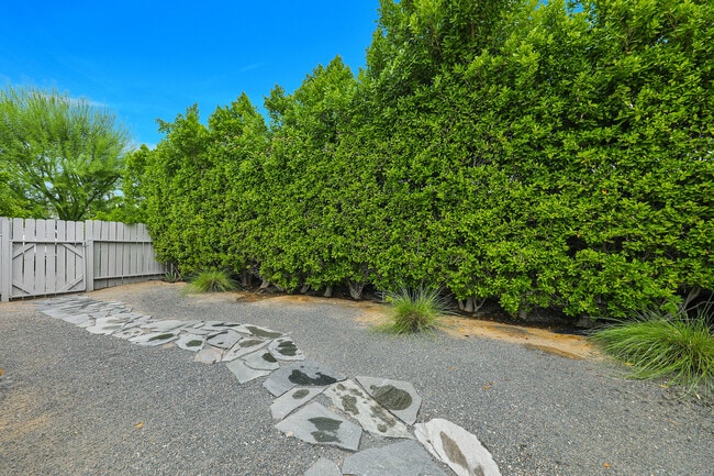 Building Photo - 71520 Gardess Rd