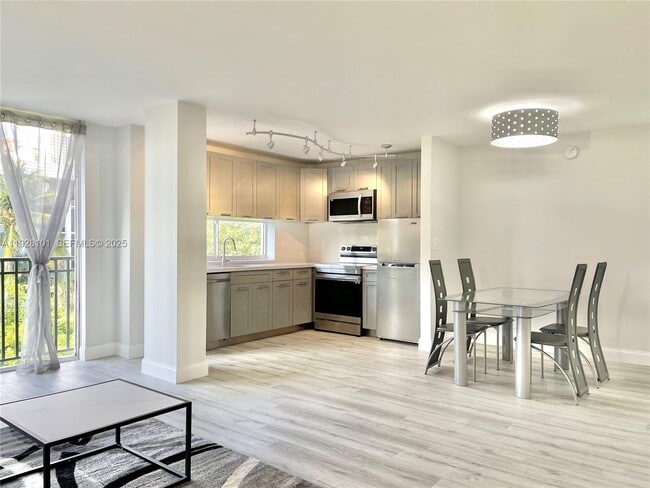 Building Photo - 17021 N Bay Rd