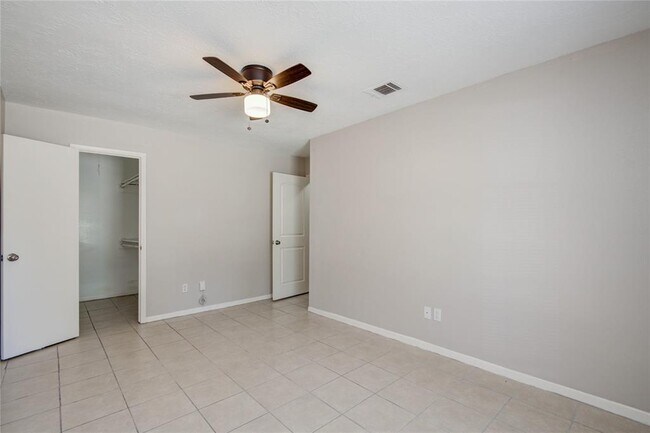 Building Photo - 25534 Pepper Ridge Ln