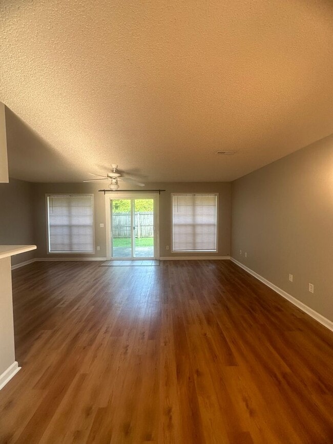 Building Photo - Dunwoody Townhomes!