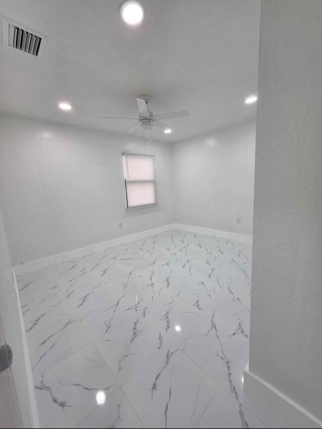 Building Photo - 4776 Carver St