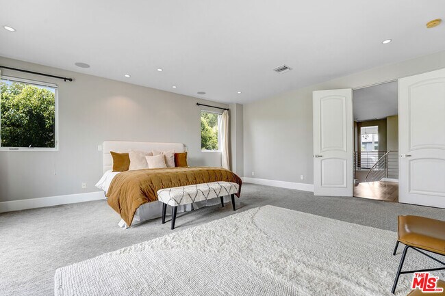 Building Photo - 841 N Crescent Heights Blvd