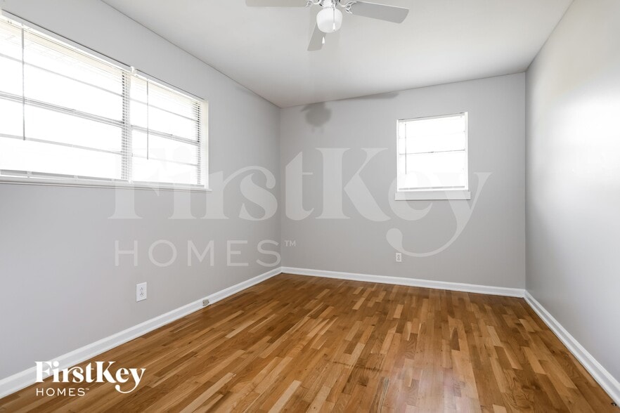 Building Photo - 5562 Hood St