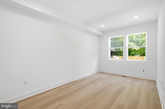 Building Photo - 3931 Fairmount Ave