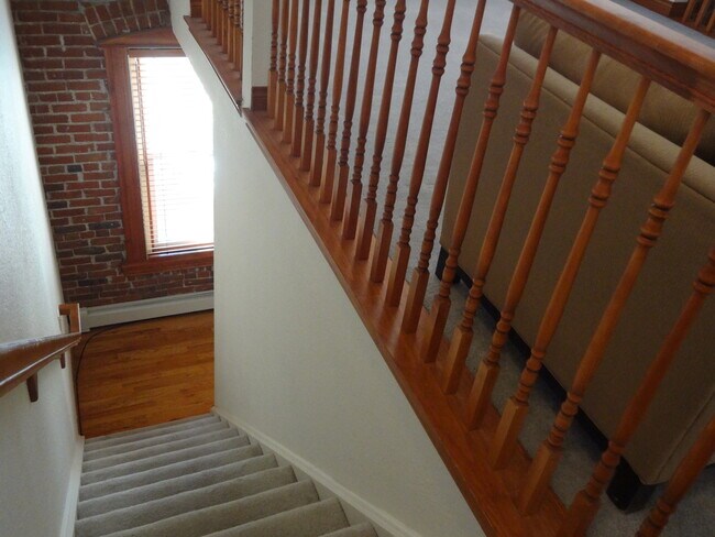Building Photo - Spacious 2-Story 1-Bedroom/1.5-Bathroom Lo...
