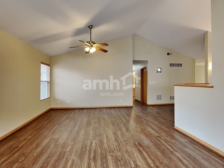 Building Photo - 1057 Sheridan Cir