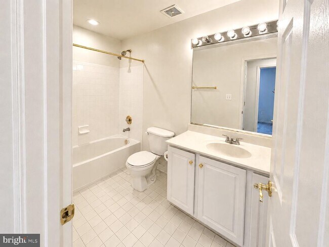 Building Photo - 8646 Royal Worcester Ln