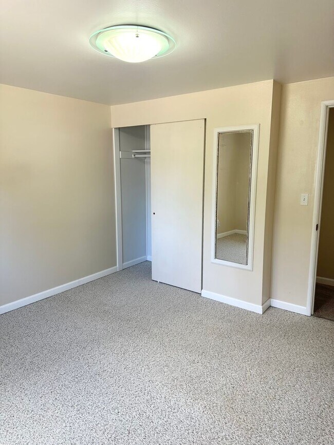 Building Photo - Spacious Home In Peaceful Setting!