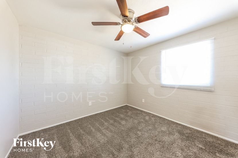 Building Photo - 5037 W Krall St