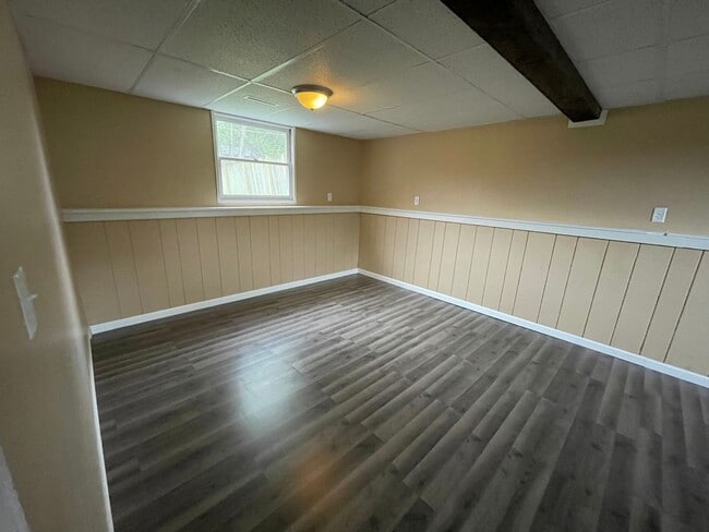 Building Photo - Split Foyer Available Now!