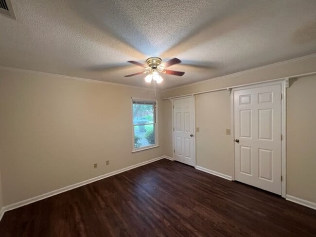 Building Photo - 6 Somerset Townhouse
