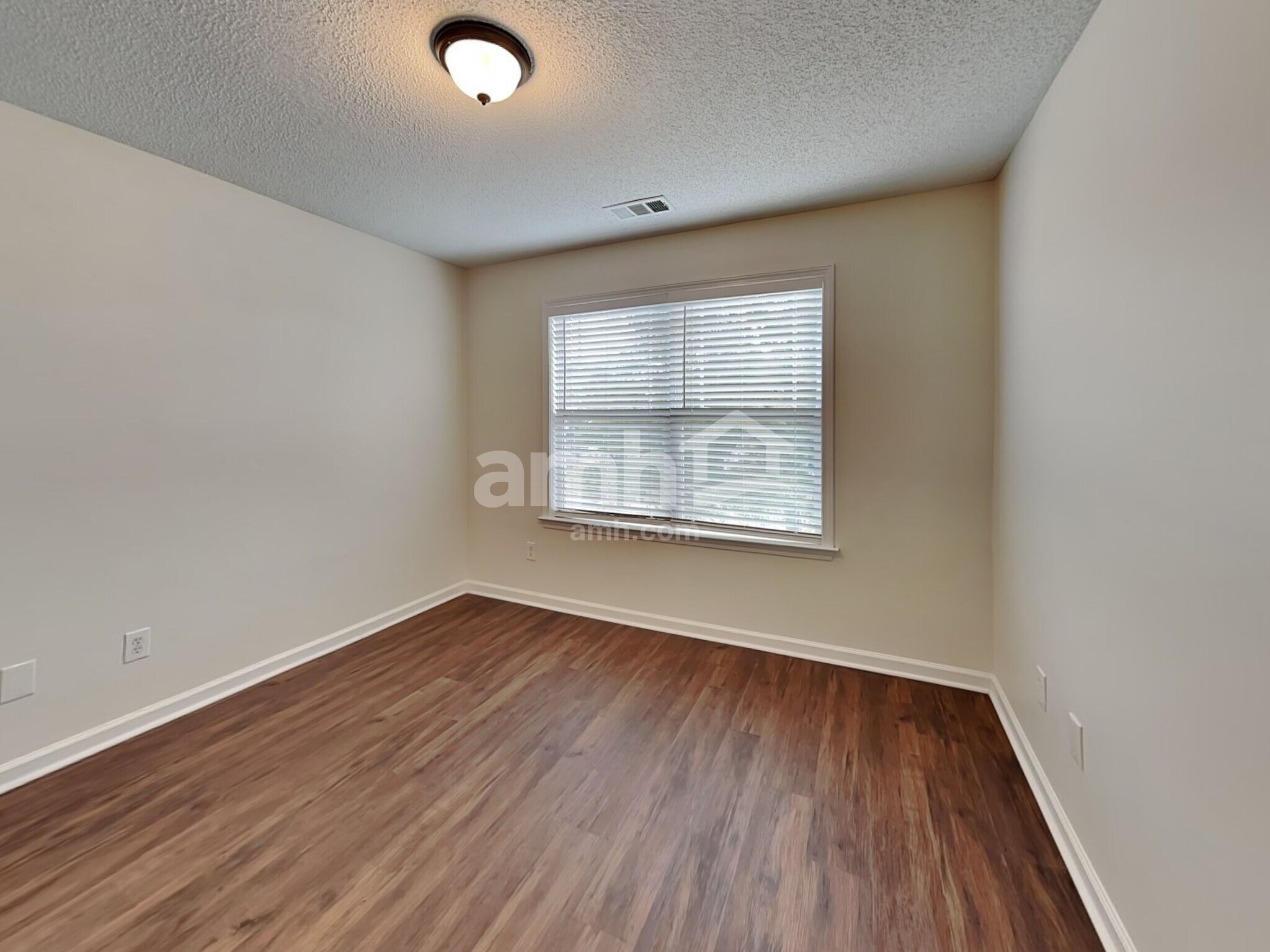 Building Photo - 145 Summit Point Dr