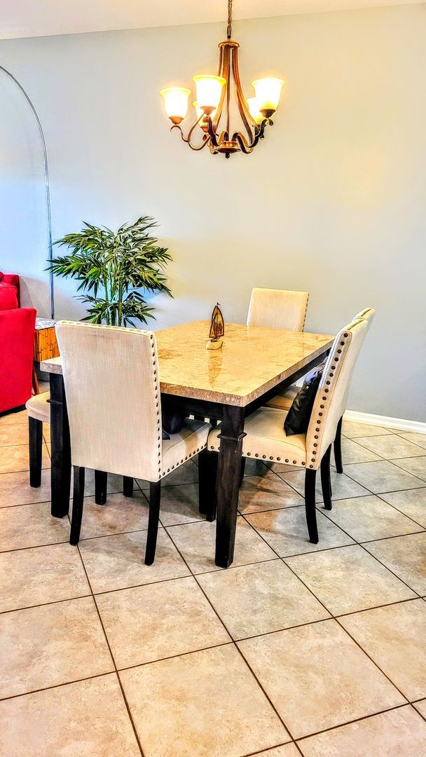 Building Photo - ANNUAL UNFURNISHED 2 bed 2 bath ground flo...