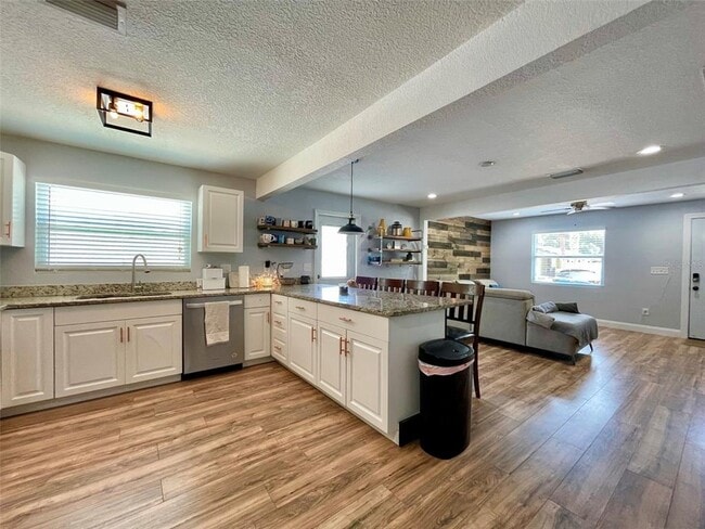 Building Photo - 8310 El Portal Dr