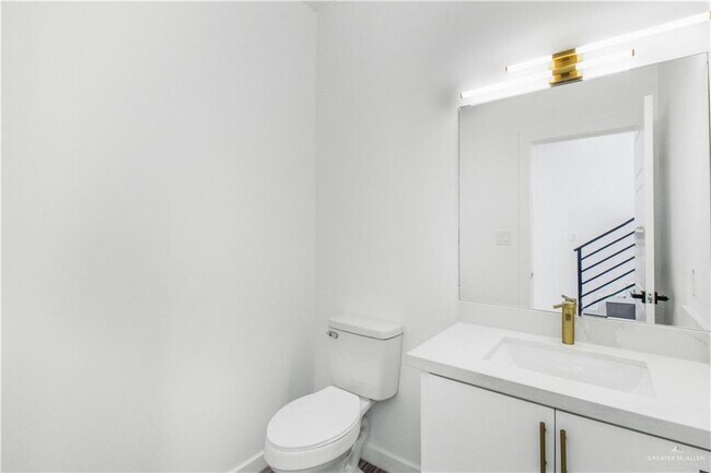 Building Photo - 21 West Dr