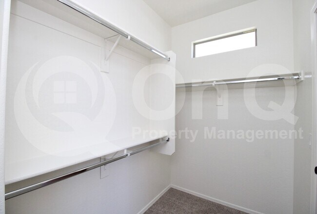 Building Photo - 4072 E Cherry Hills Dr