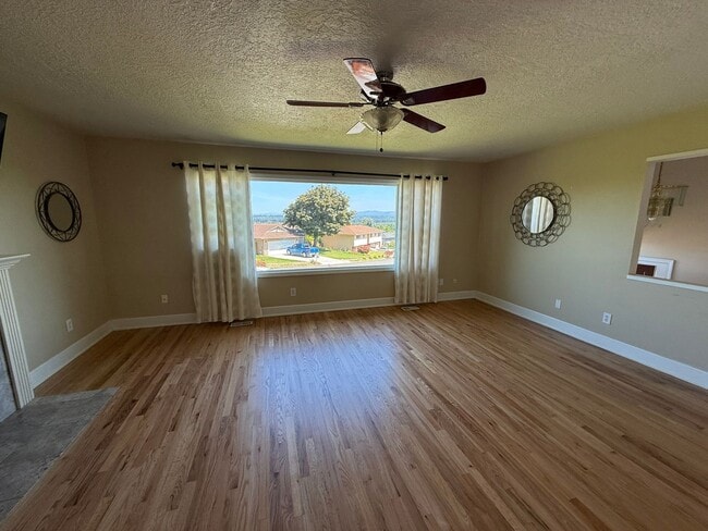 Building Photo - Entertainer’s Dream in NE Portland – Fully...