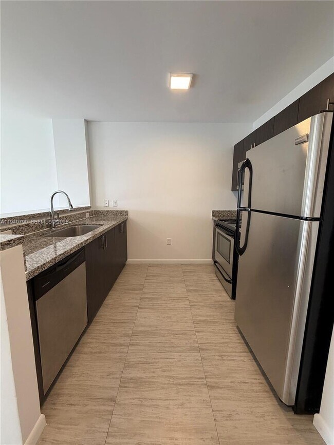 Building Photo - 1801 SW 32nd Ave